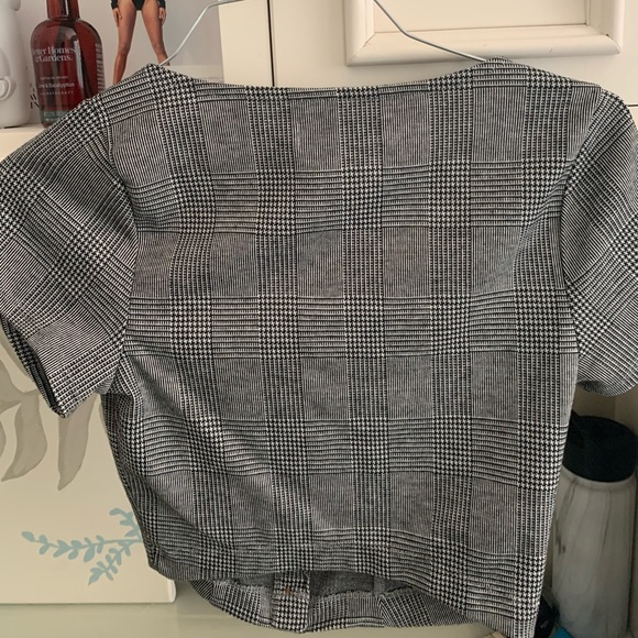 Plaid button crop top - Picture 2 of 3